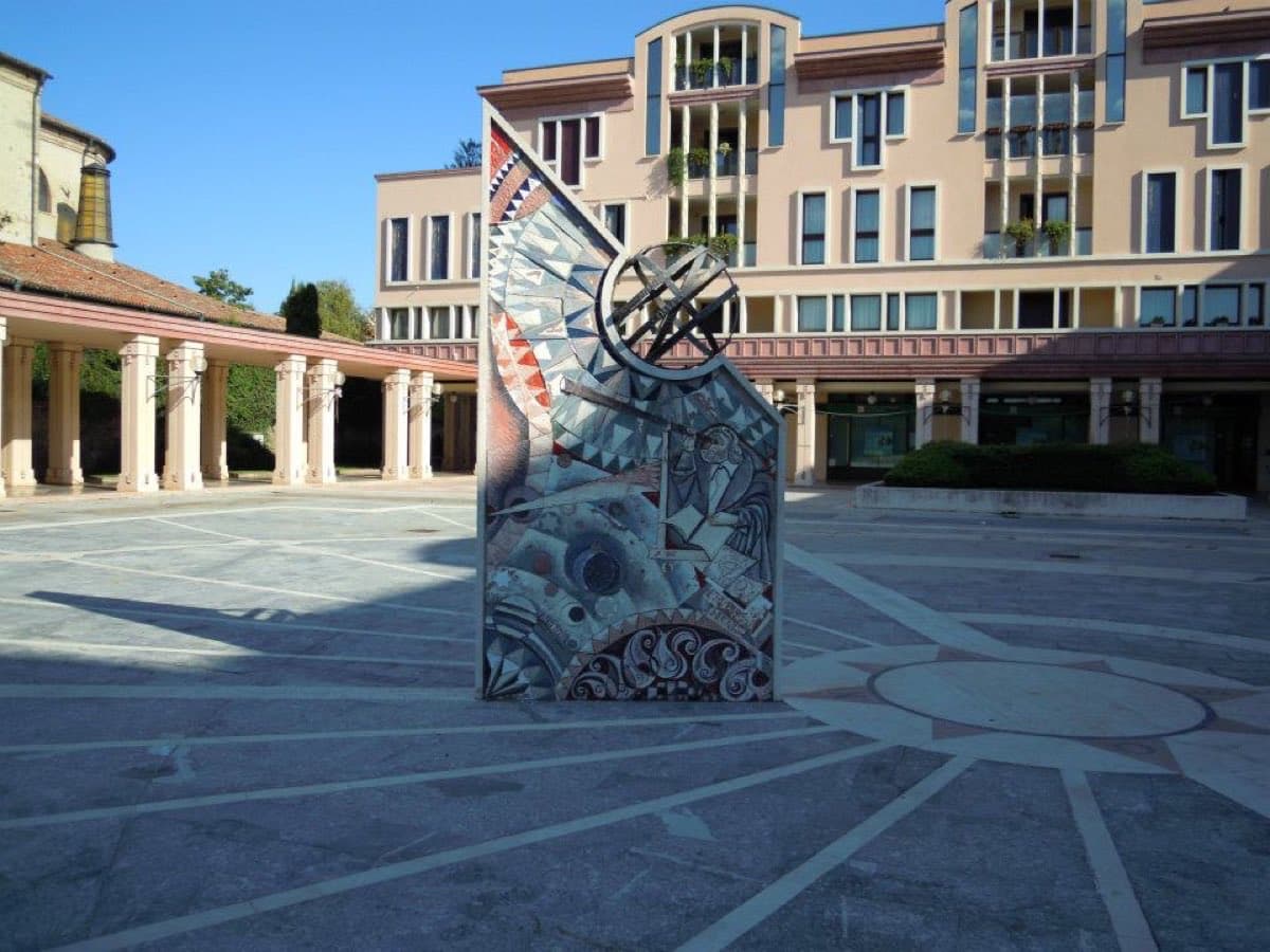 La piazza del Sole e della Pace