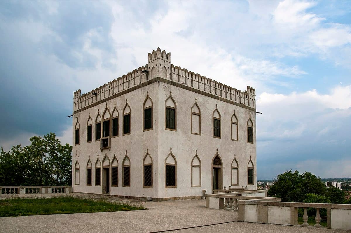 Villa Draghi sulla sommità del parco